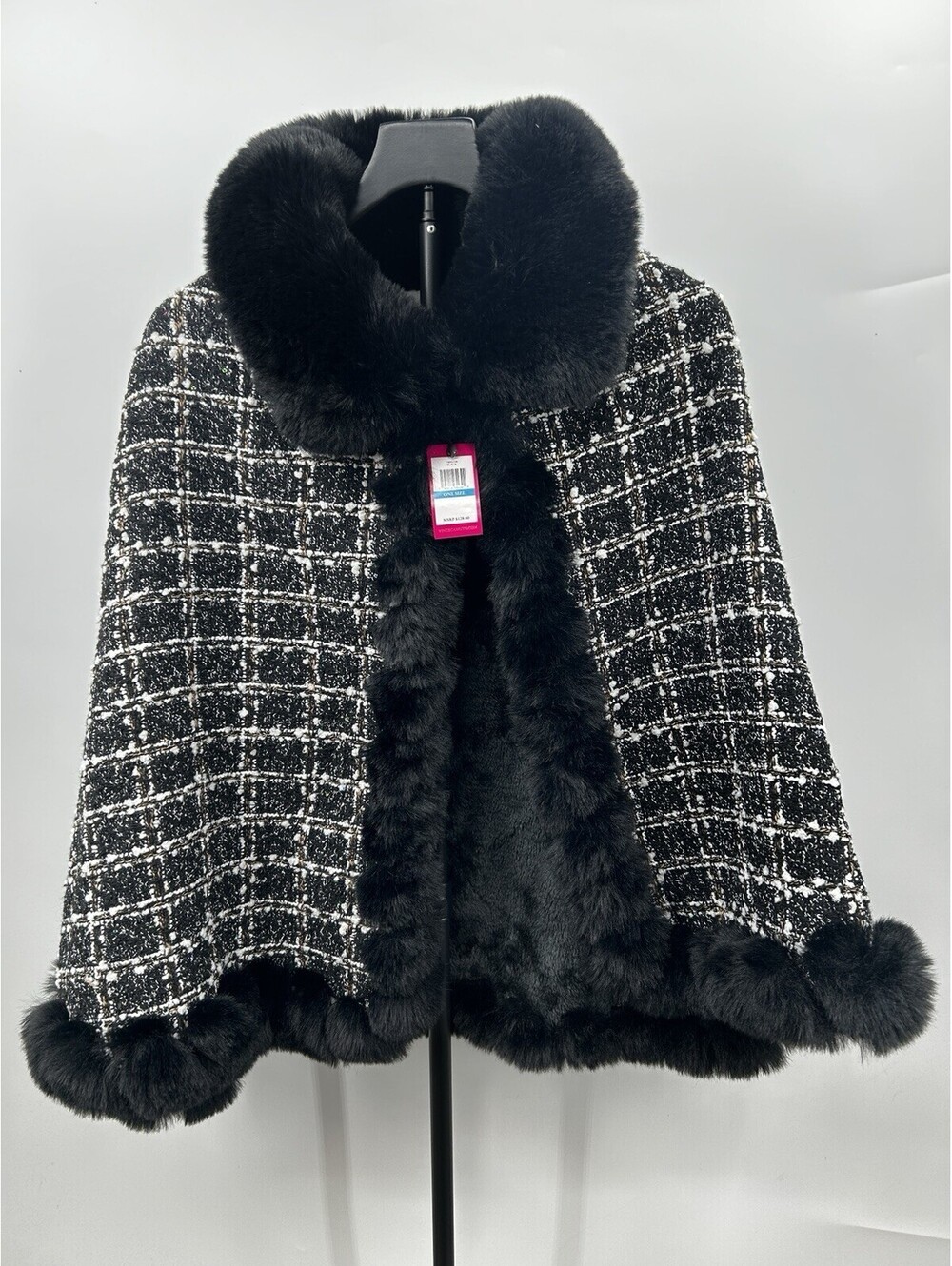 Vince Camuto Woman’s black and white plaid tweed cape Plush Faux Fur Trim Size 0